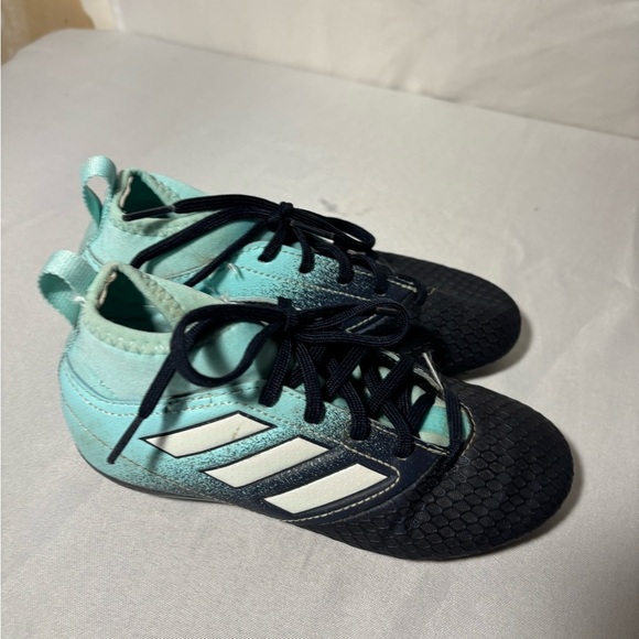 Kids size 1 adidas soccer cleats, #N869 - Picture 1 of 5